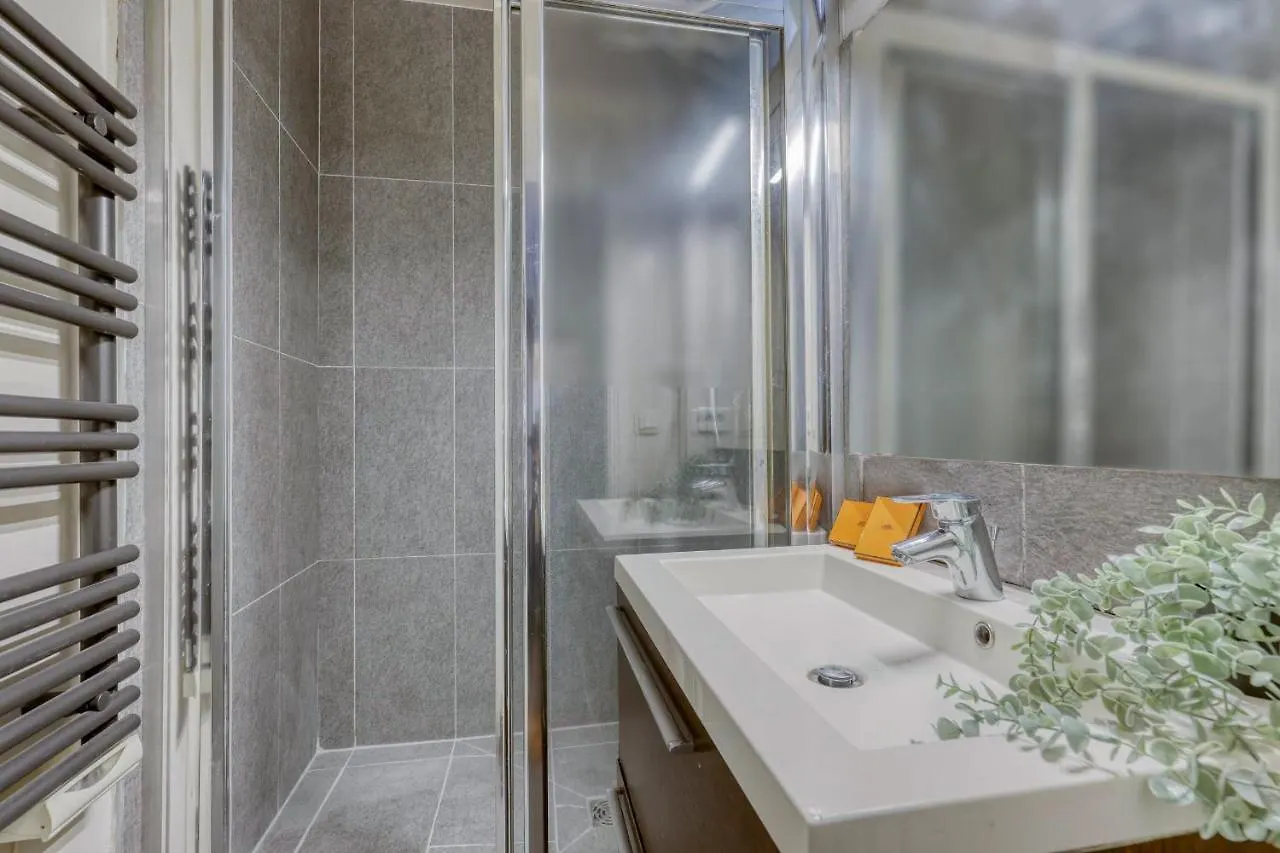 Apartment Spacious & Lovely Flat-up To 8 Guests-paris 10